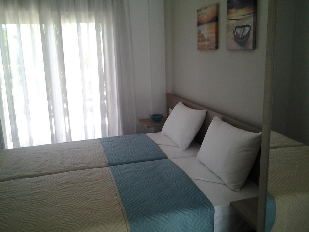 Lola'S Hotel Platanias  Exterior photo
