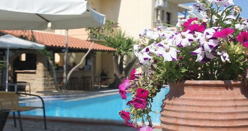 Lola'S Hotel Platanias  Exterior photo